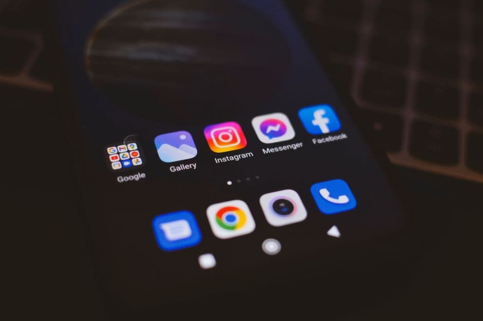 Установите APK через ADB