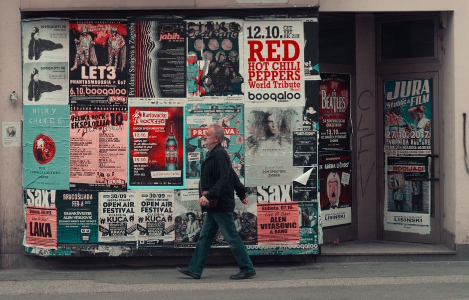 Посмотрите афиши и объявления